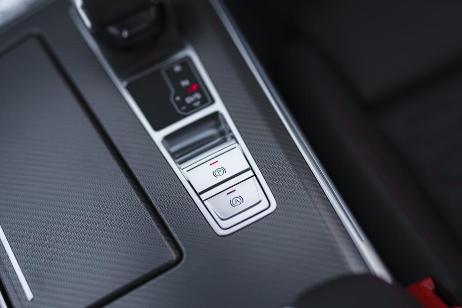 Детали интерьера Audi RS6 Avant (C8) 2020 года  (UK) (фото 126 из 150)